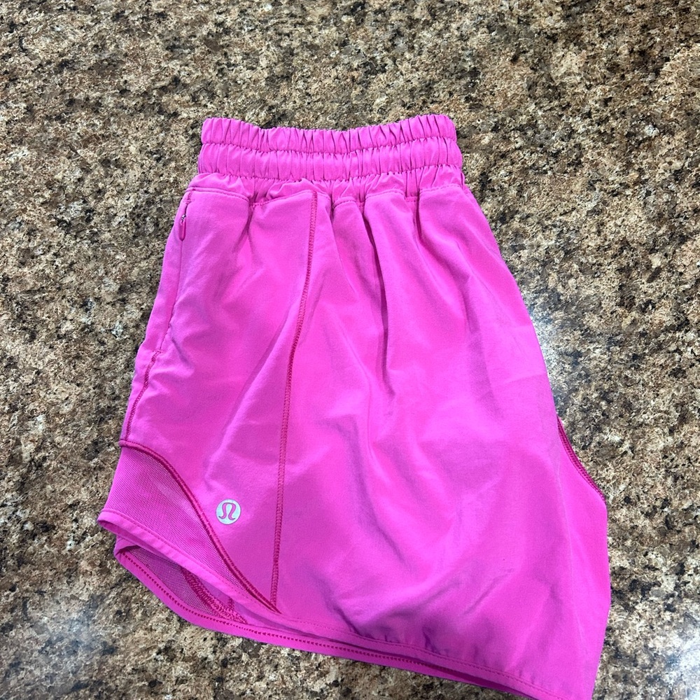 Lululemon Hotty Hot low-rise shorts in Sonic Pink